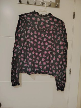 Camisa Zara floral negra y rosa Talla L