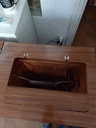 Mueble Singer máquina de coser abierta 115