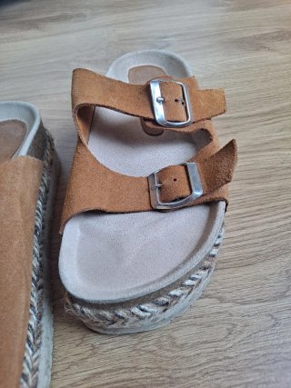 Sandalias Marrones con Hebillas
