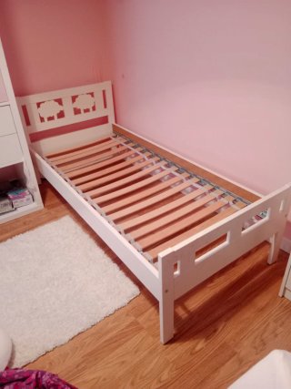 Cama infantil IKEA KRIITER rosa con dosel