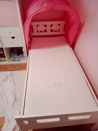 Cama infantil IKEA KRIITER rosa con dosel