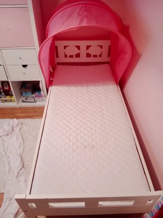 Cama infantil IKEA KRIITER rosa con dosel