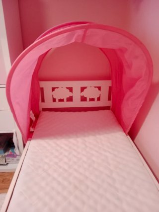 Cama infantil IKEA KRIITER rosa con dosel