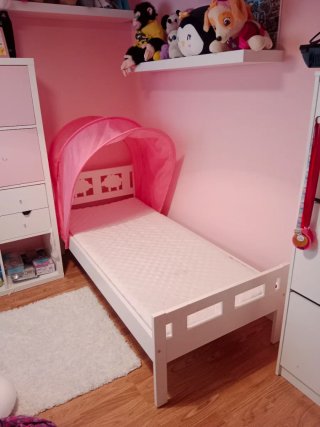 Cama infantil IKEA KRIITER rosa con dosel