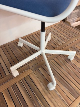 Silla de escritorio infantil azul y blanca