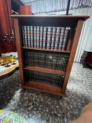 Librería antigua de nogal