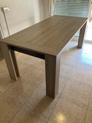 Mesa de comedor de madera