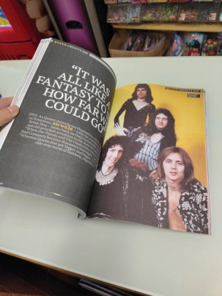 Revista Queen: The Ultimate Music Guide