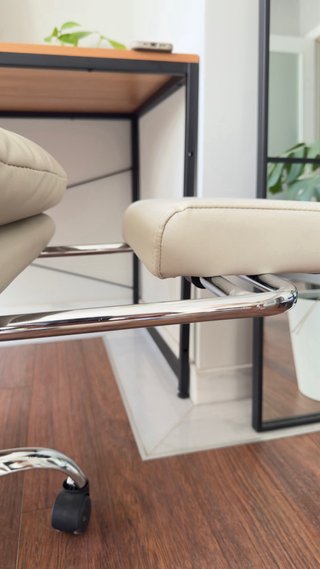 Silla ergonómica reclinable con reposapiés