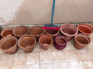 Macetas terracota y plástico