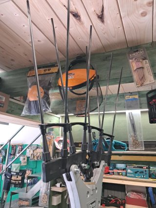 Decespugliatore a batteria con accessori