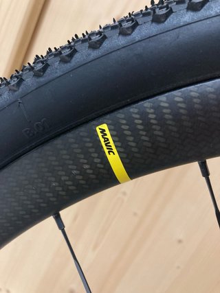 Bicicleta uso Gravel full Carbono ligera.