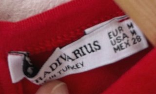 Camiseta roja con cerezas y lazo