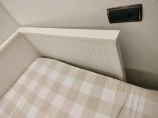 Cama infantil blanca con cajones