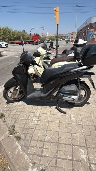 Honda SH 125i Scooter Negra