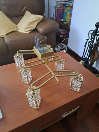 Lámpara de techo dorada con cristales