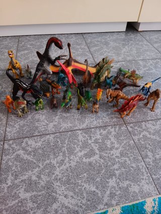Lote de 29 piezas de dinosaurios de juguete