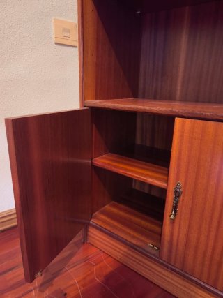 Estantería de madera, alta, en perfecto estado