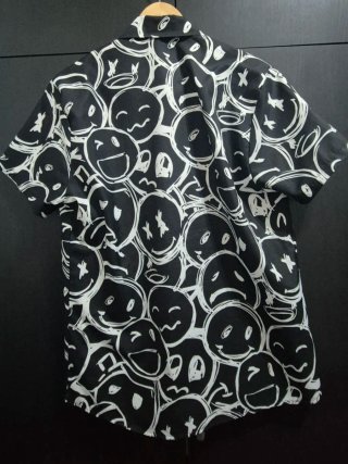 Camisa manga corta con estampado de caras