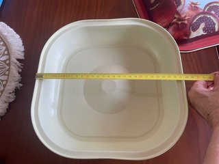 Caja metálica decorada con granadas