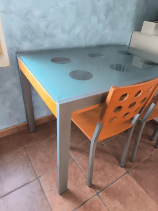 Mesa de cocina con 4 sillas