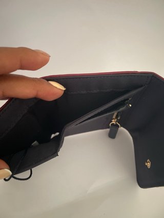 Monedero billetera burdeos con detalle dorado
