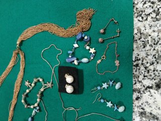 Solo venta en personaLote Bisutería Collares y Pul