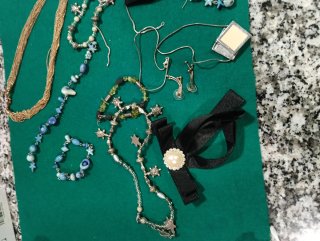 Solo venta en personaLote Bisutería Collares y Pul
