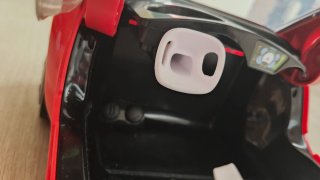 CON CAJA Coche VW e-Beetle y Muñeca Ladybug articu