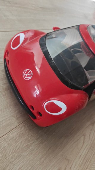 CON CAJA Coche VW e-Beetle y Muñeca Ladybug articu