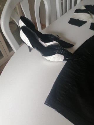 Conjunto Falda, Jersey y Zapatos Tacón
