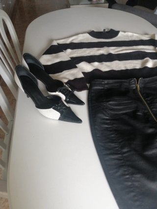 Conjunto Falda, Jersey y Zapatos Tacón