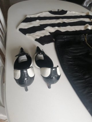 Conjunto Falda, Jersey y Zapatos Tacón