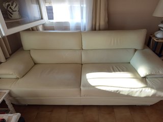 Sofá 3 plazas cuero beige Solo venta en persona