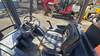 Carretilla elevadora Ausa CH200 4x4