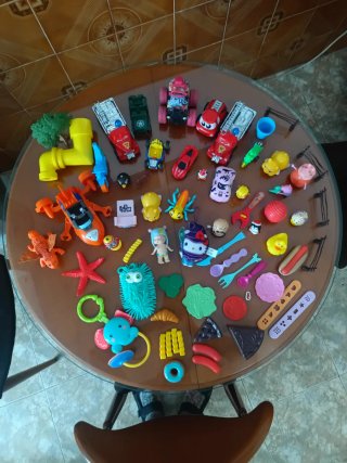 Lote de juguetes: casa, muñecas y accesorios