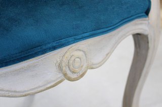 Poltroncina Capitonné Classica in Legno e Velluto