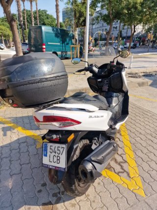 Suzuki Maxi Scooter blanca22