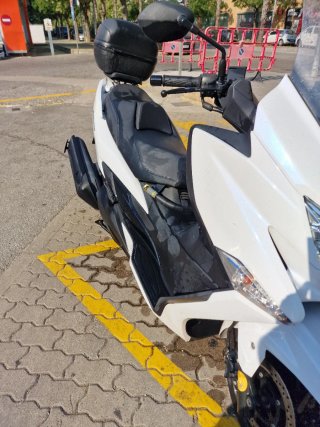 Suzuki Maxi Scooter blanca22