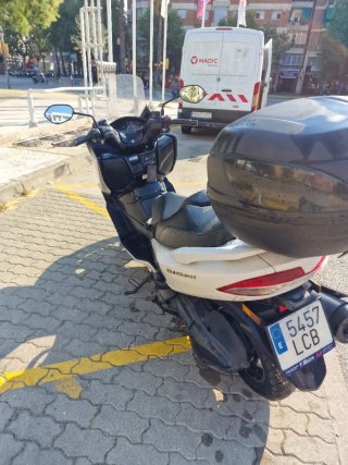 Suzuki Maxi Scooter blanca22