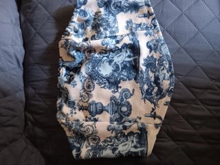 Ropa con estampado barroco azul y beige