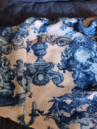 Ropa con estampado barroco azul y beige