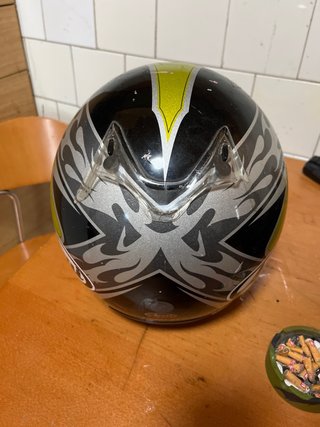 Casco Arai Moto Amarillo y Negro