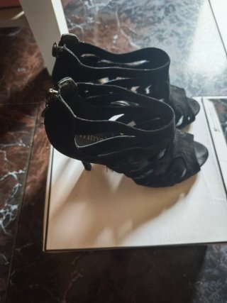 Sandalias de tacón negras