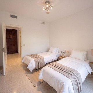 Piso en venta en Los Arqueros-Puerto del Almendro en Benahavís