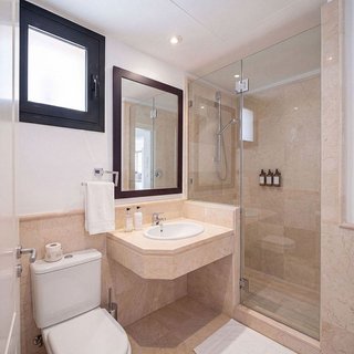 Piso en venta en Los Arqueros-Puerto del Almendro en Benahavís
