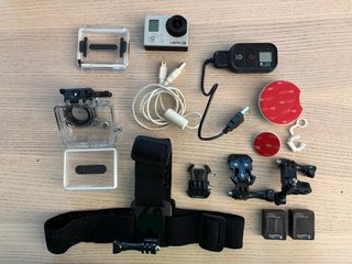 GoPro Hero 3 Plata con accesorios y estuche