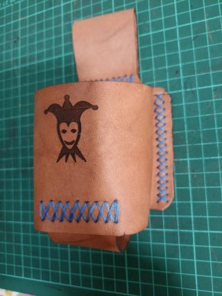 Porta latas de cuero para cinturón