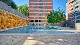 Piso en venta en San Juan Bautista en Madrid