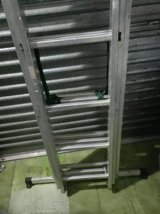 Escalera de aluminio plegable
